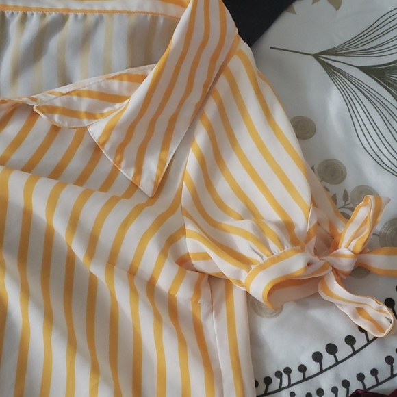 Blouse - Picture 2 of 3